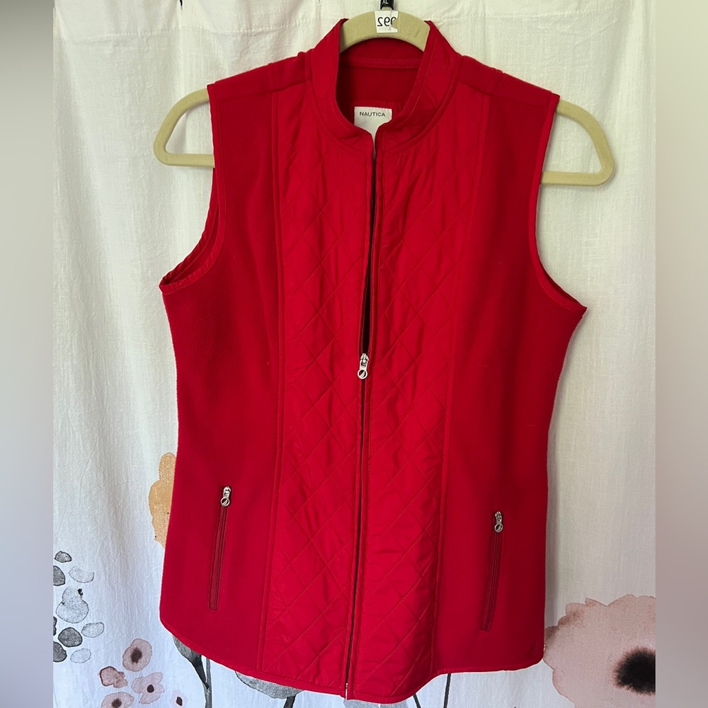 Gorgeous RED Nautica quilted vest size SMALL